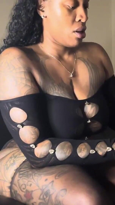 Sexy BIg booty big tit MILF going live! | Clip 1