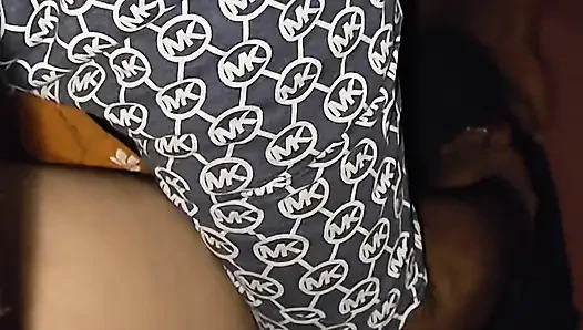 Adik tiri seksi ini pengen bersenang-senang dientot sama adik tirinya