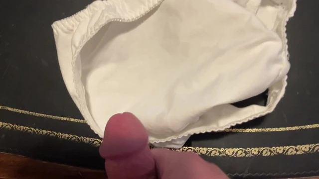 Cumming in sexy panties