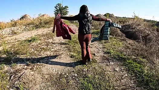 Riskanter Outdoor-Blowjob am see, rot glänzende unterjacke, Fetisch 316