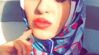 Turkse tulband hijab heeft hete lippen