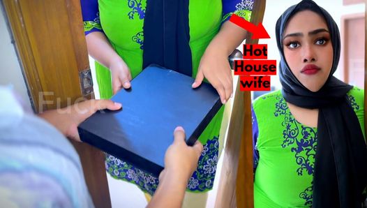 (Entregador Ki Sath Chudai) Dona de casa mostra seus peitões para seduzir o entregador de pizza & ela quer foda do entregador