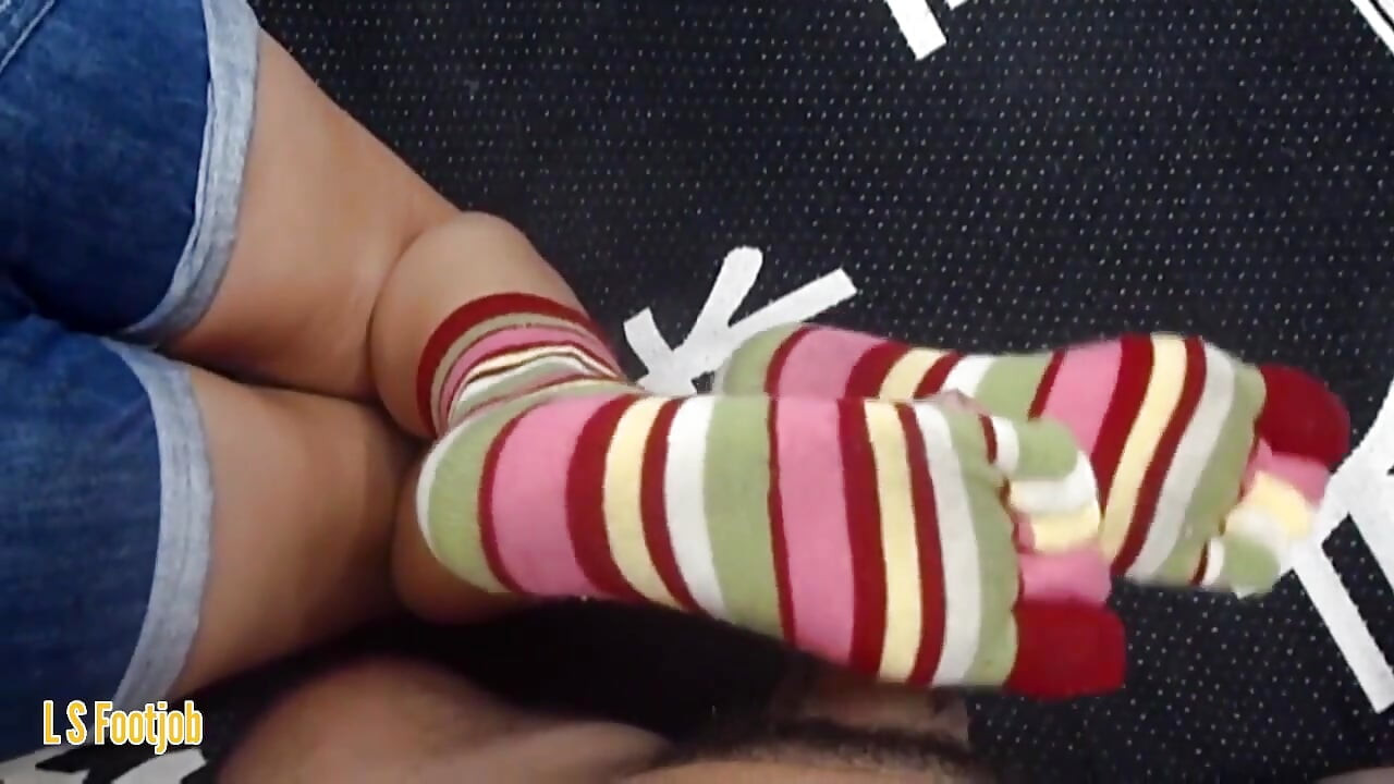 业余女友在热辣的袜子交 第一人称视角