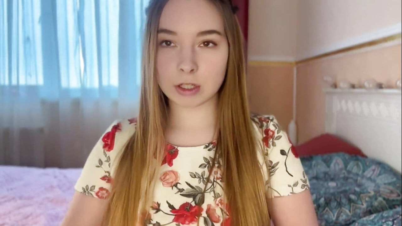 Flirtwithsb Baby Plays with a New Toy Flirttwithsb and Jerks off Pussy