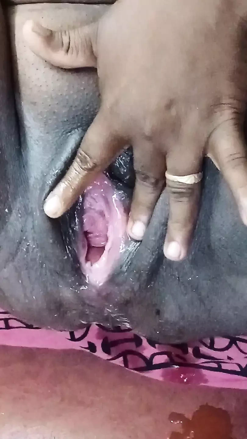 Indian Anty Bedroom Finger Eating Performance