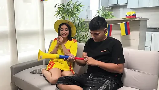 Sahabat latinaku yang sange lagi nungguin aku nggak pake celana dalam dan bertaruh kalau timnya menang. Spesial Piala Dunia 2026!