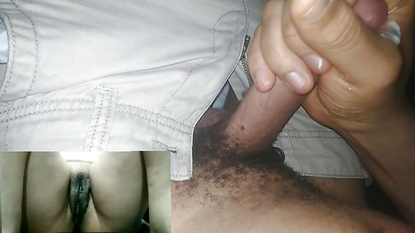 Görüntülü görüşmede erkek arkadaş için mastürbasyon yapıyor