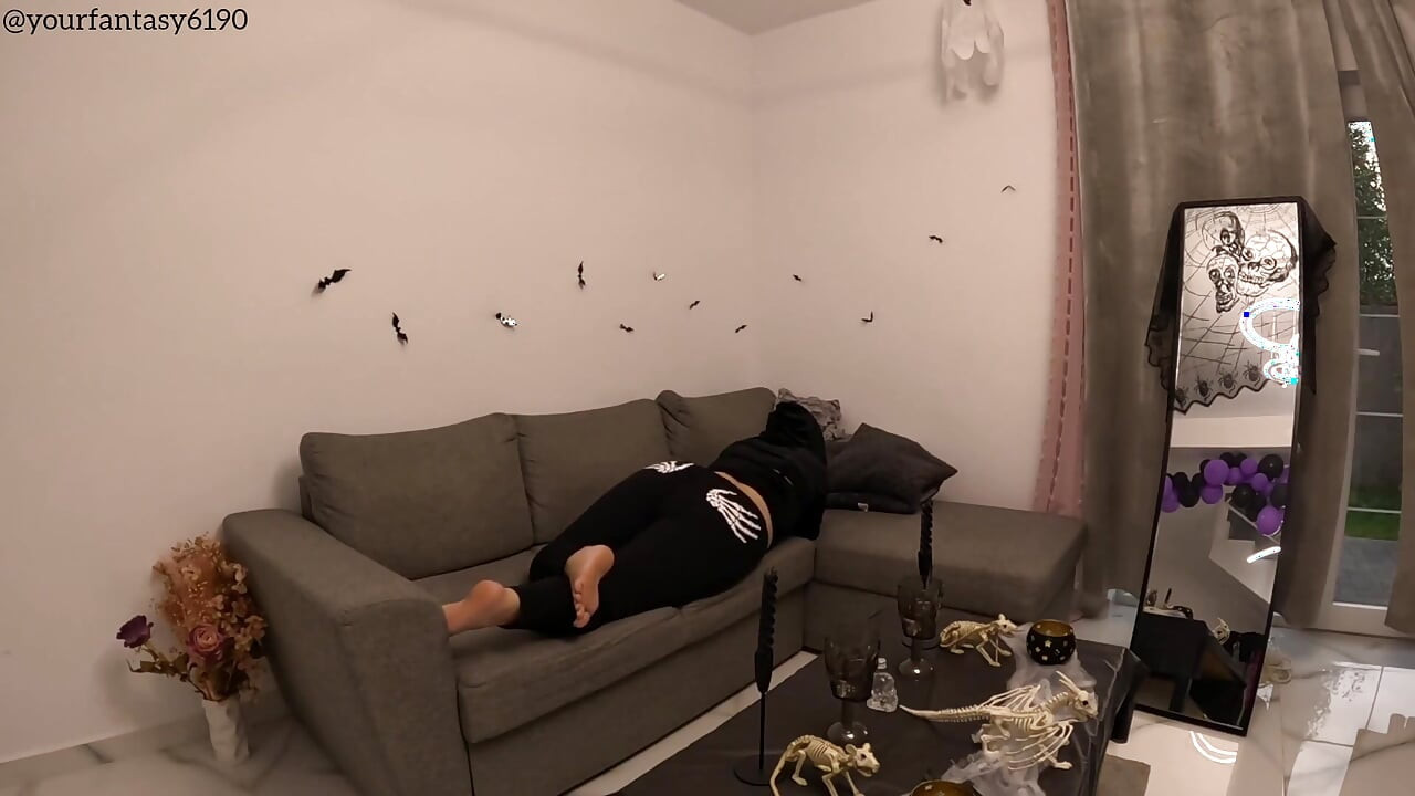 Spooky Farts in Leggings