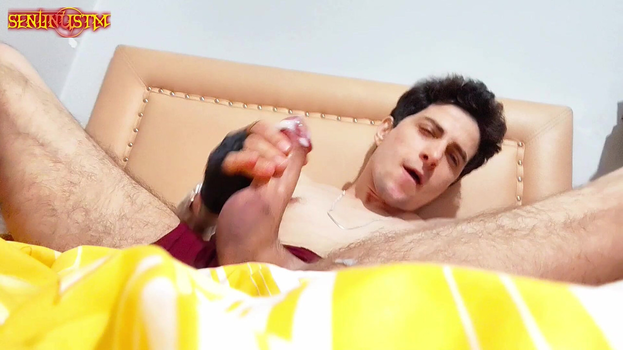 Fucking her stepsister's pussy