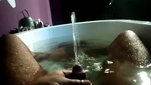 pissing ve twinks