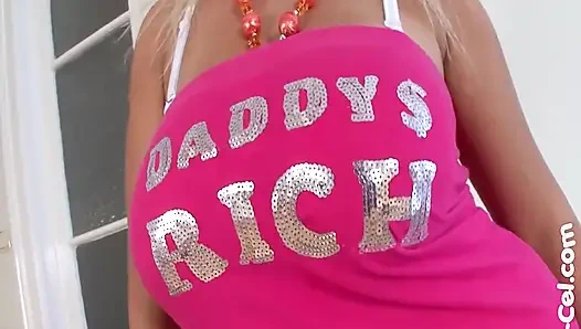 Die ungarische hottie cynthia bekommt ihre großen titten von cel gefesselt