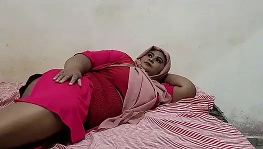 Abang tiri arabku datang berkunjung ke rumahku.