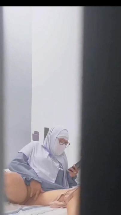 Patient caught doctor masturbating in the room. | Clip 1