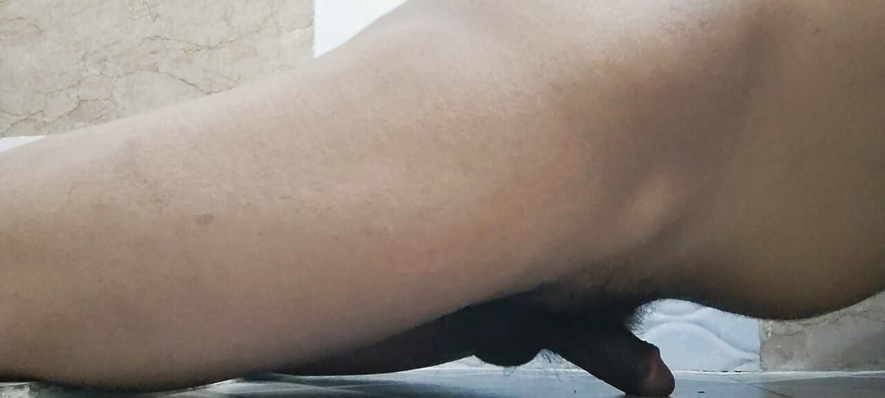 Apni Jawani ke sath sex Karta hua bathroom mein