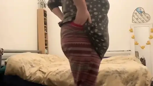 YoungEnglishBBW striptease fickt meine fette muschi