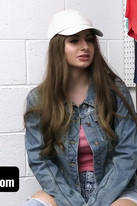 Shoplyfter - hot teen offers a sexual deal to avoid consequences after being caught stealing