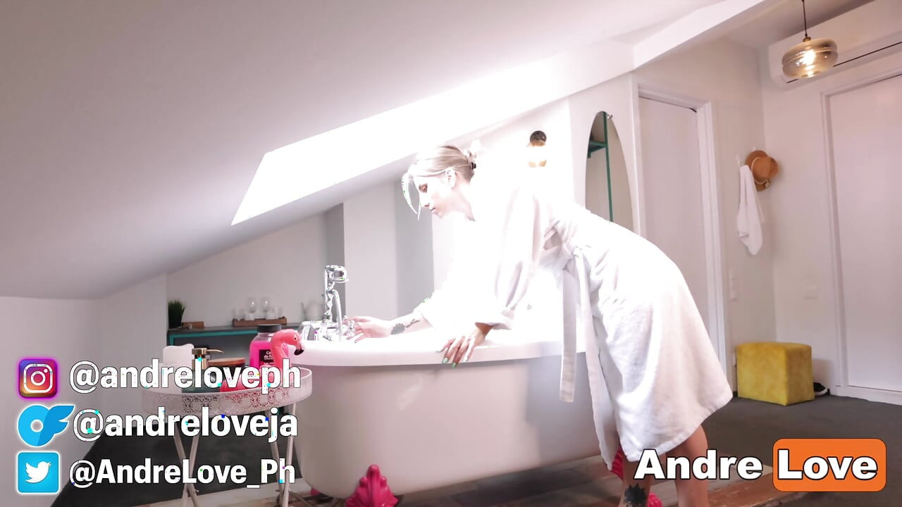 Juicy MILF Takes a Cock Bath Andre Love Porn on Stilts 4k