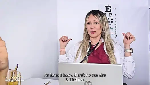 Возбужденный доктор заставляет свою молодую пациентку трахнуть ее в ее медицинском офисе - Monique Fuentes и Lian Grey