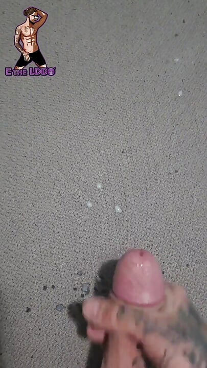 Tattooed Stud Blows Fat Load All Over the Blanket