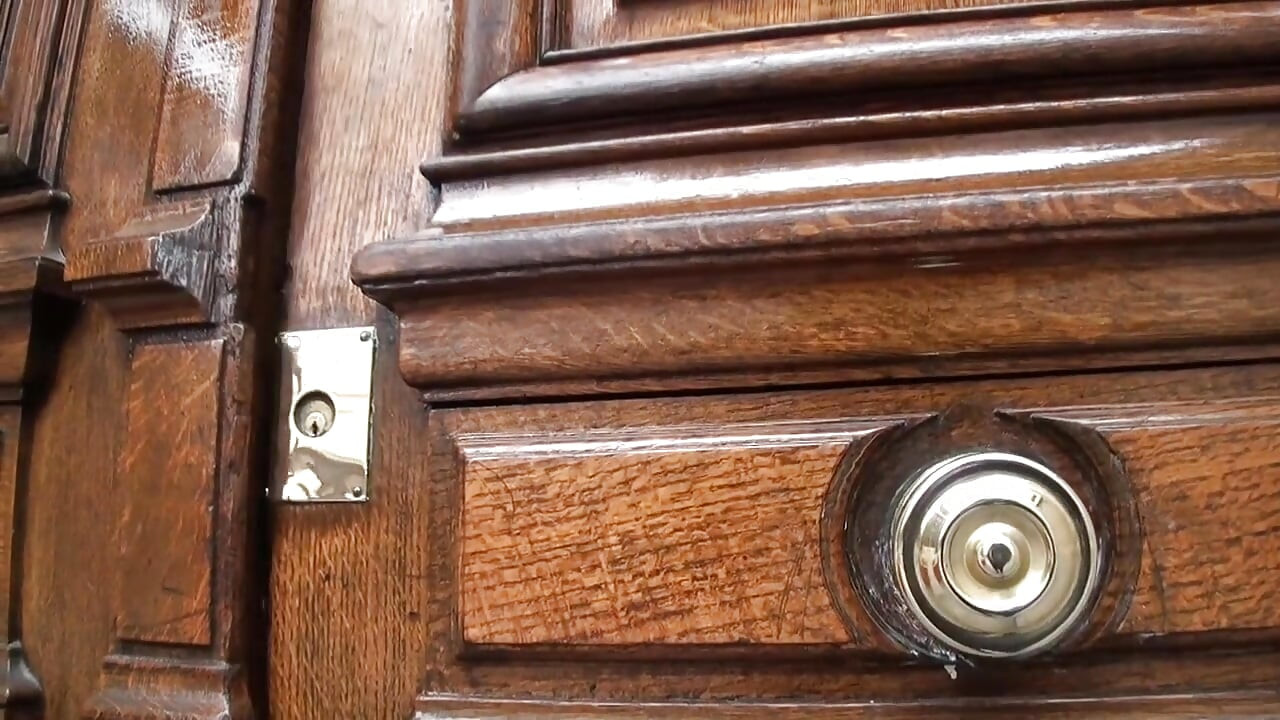 ナターシャ・グアパのお尻の奥深く