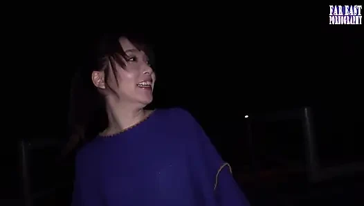 Gülümseyen bir güzelle sırılsıklam utançla azdırıyor vahşi ıslak patlamada kendini sırılsıklam yapıyor bölüm 4