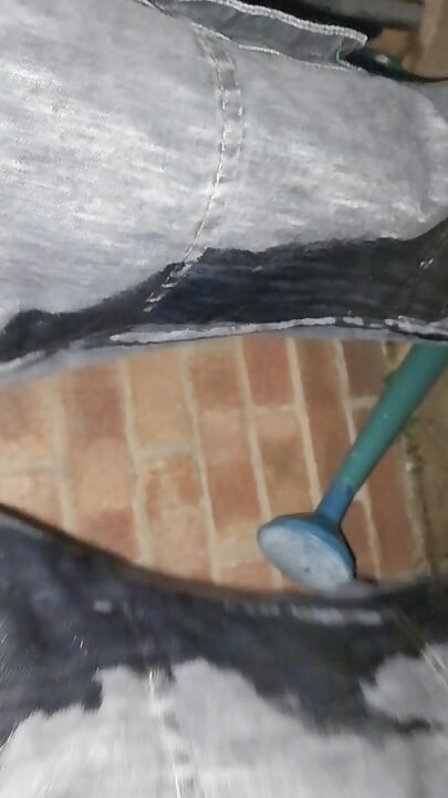 My trousers steam as i piss my pants on a cold frosty morning