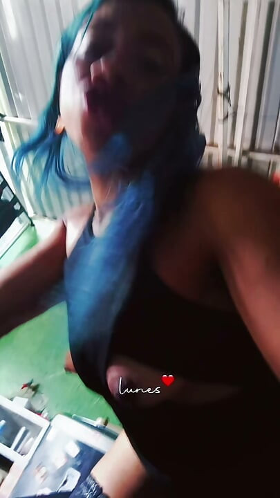 Fată sexy cu ciorapi frumoși negri și rochie, pizdă excitată care squirtează, fută-mi pula, draga mea, scoate tot laptele