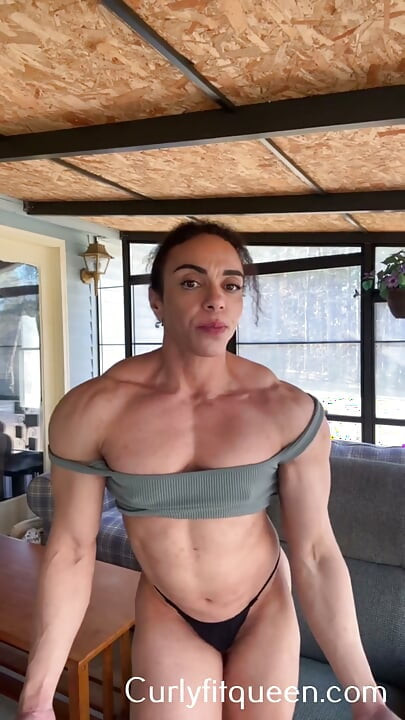 Muscle mom who likes to show off all angles