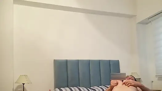 Ruby душ прервал, когда он налил масло на ее сиськи, но его жесткий хуй заставил ее прощать его