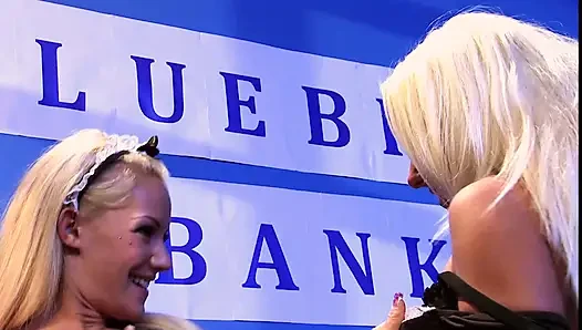 Blue Bird Lesben-schätzchen Lecken Saftige Muschis Wild