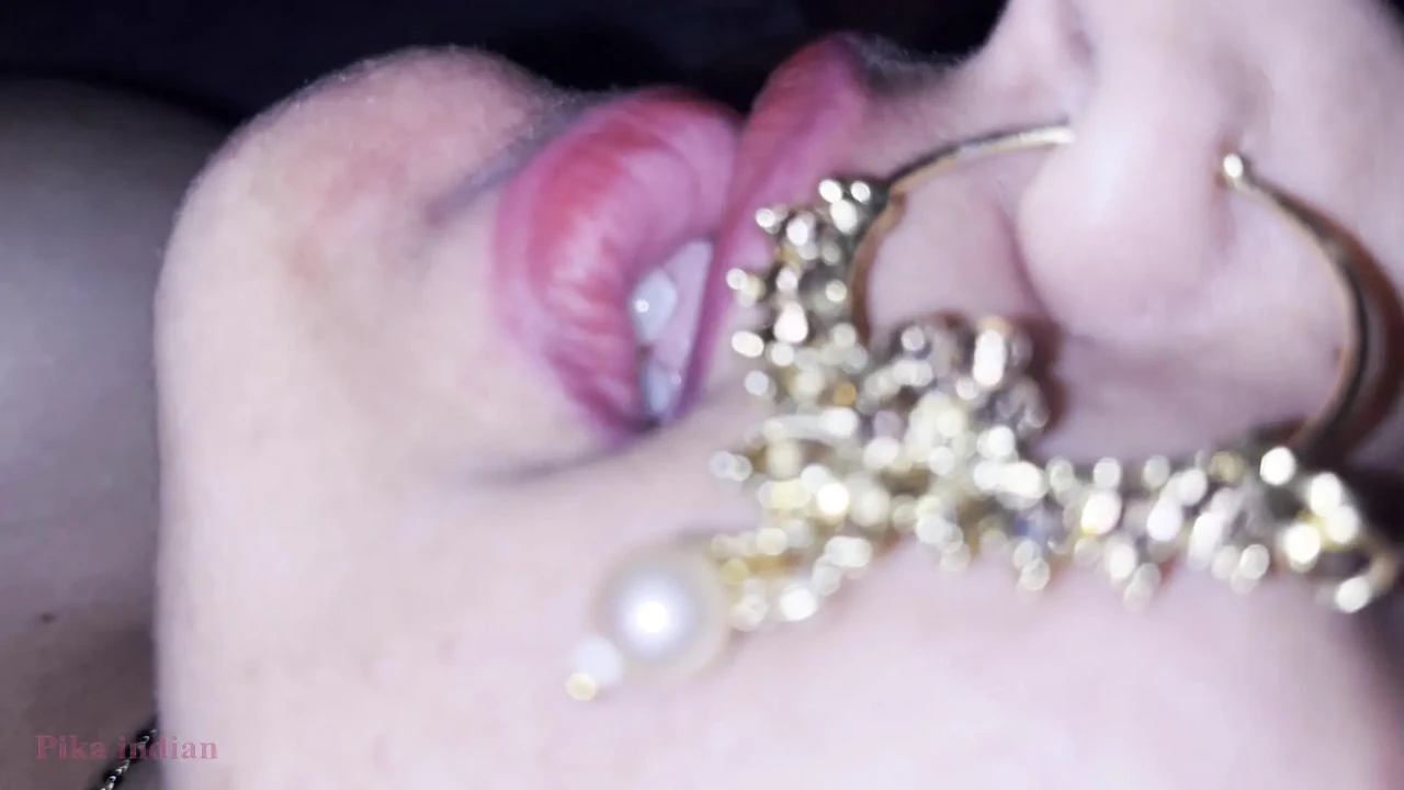 火辣性感的印度人妻印度性感少女浪漫性感少女娜塔莎引诱和性交热辣性爱