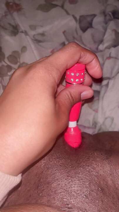 Watch me play with my fat black pussy