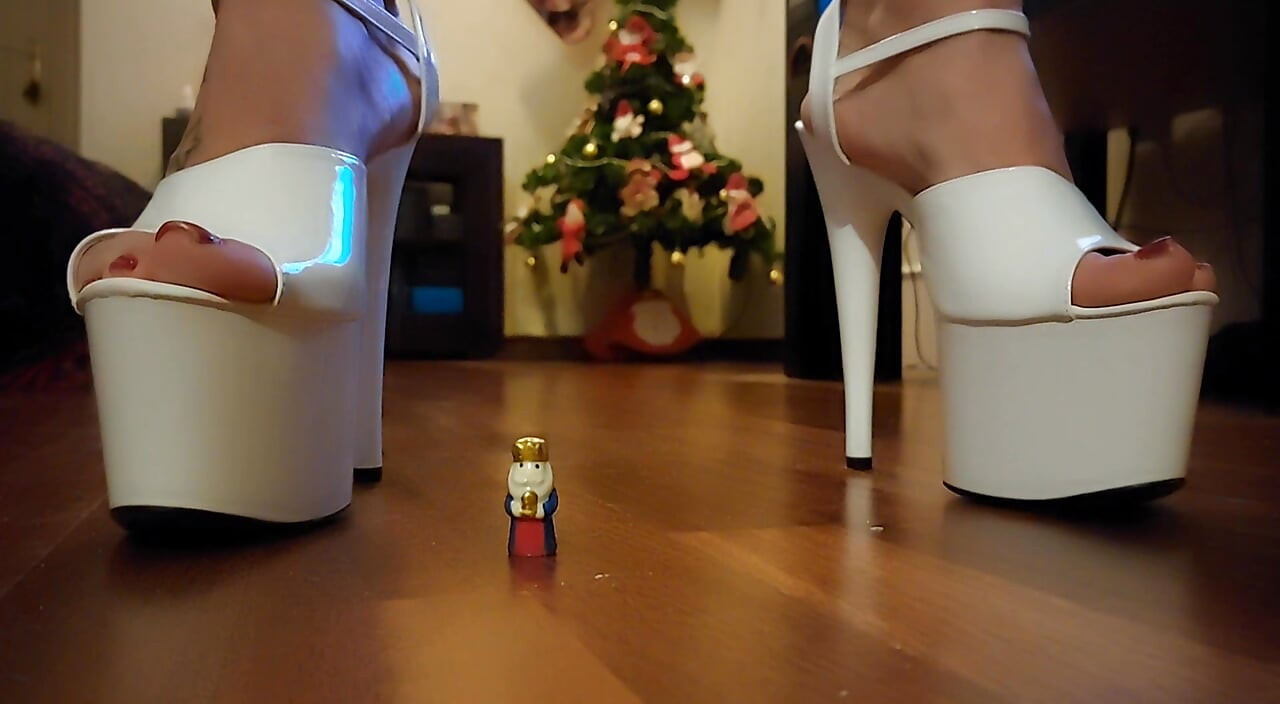 Riesin mit Riesenklitoris und arsch