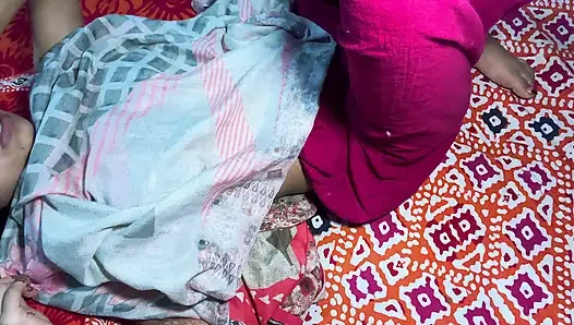 Seksi genç üvey kız kardeşimi genç şehvetini tatmin etmek için bütün gece siktim