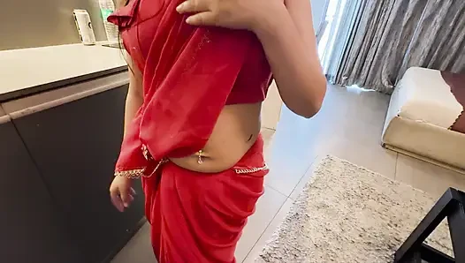 Malkin ke pair daba ke naukar ne seduce Kiya hardcore chudai