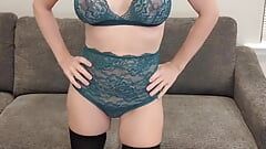 I love this green lace set!