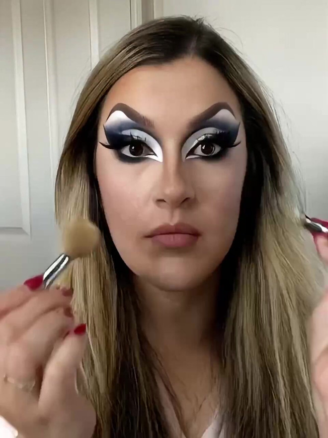 Drab to Drag in 5 seconds - Kimberley Cox to Kim Harsh