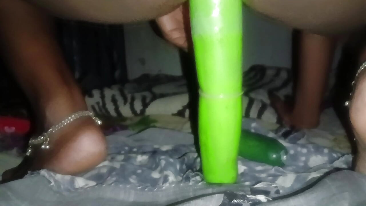 Bhabhi ko bahut maja aaya looki se pura lokki chut me dal diya