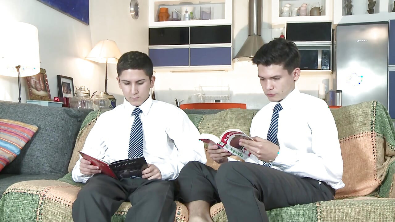 两个青少年同性恋辣妹做爱