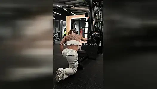 TIKTOK ACCIDENT  18YO LEAKS CREAMY PUSSY DURING LIVESTREAM