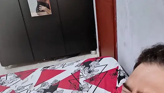 Mereka mengeluarkan susu dari payudara saya dan dia mengisap semuanya