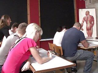 Trong một trường học tiếng Đức, bạn có thể làm tình ở đâu và với bất kỳ ai bạn muốn, chia sẻ