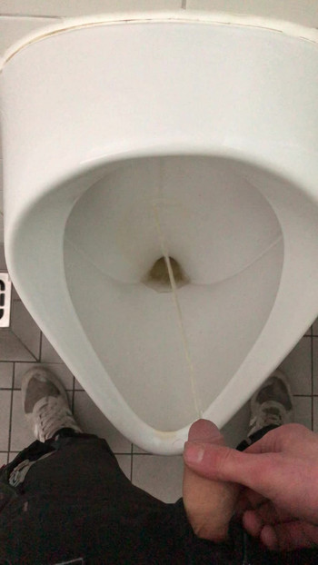 Golden shower at Public Toilett