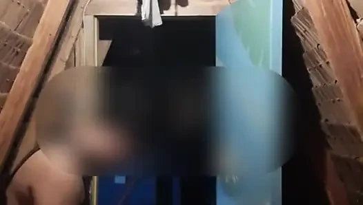 Я трахнул свое лучшее вживую, пока солдаты наблюдали