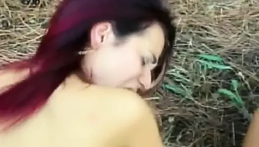 Cewek imut hot lagi asik nikmatin memek beceknya dientot habis-habisan sama tiang besar