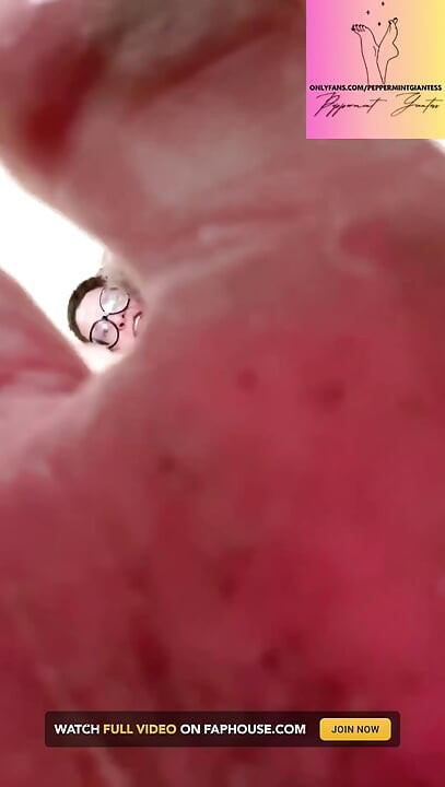 Gemene reuzin kleine pov verpletteren en vernietig je