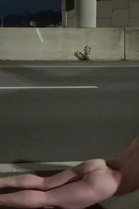 Midnight Street Flex köprünün altında çıplak risk