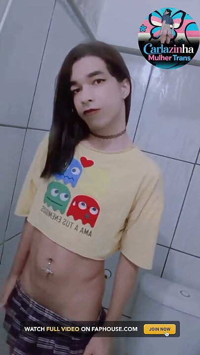 저는 과시하는 여자이고, 이렇게 자랑하는 걸 즐기는 매우 음란한 트랜스 여성입니다