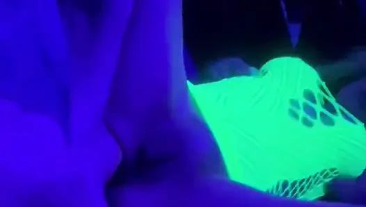 Zoey Portland получает большой член в задней части клуба