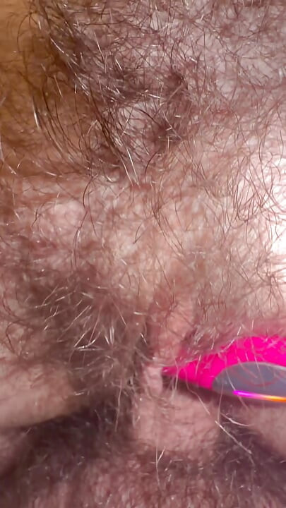 Une femme mariée se fait baiser sa chatte mouillée avec un sens amoureux